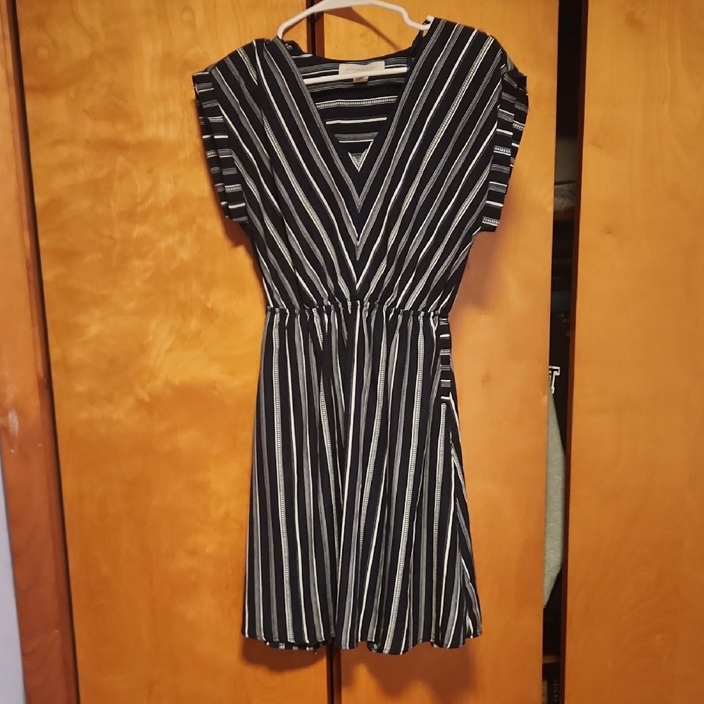Black and White Midi Sundress with Flutter Sleeves